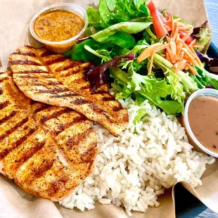 Grilled salmon, white rice and salad