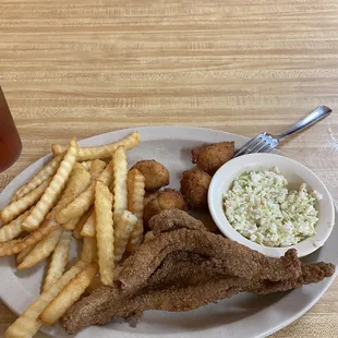 3 pieces of fillet with fries hush puppies and slaw. Came out super hot really delicious!