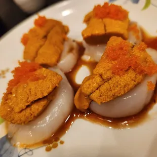 Fresh scallops, uni and fish eggs