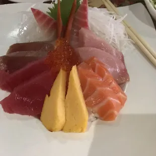 A beautiful sushi sampler, fish only.