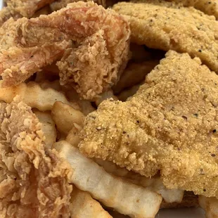 Catfish Fillet &amp; Prawn Combo w/Fries