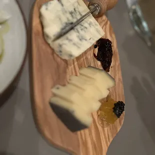 Gorgonzola and cacio de Roma w honey, slight caviar, fig jam