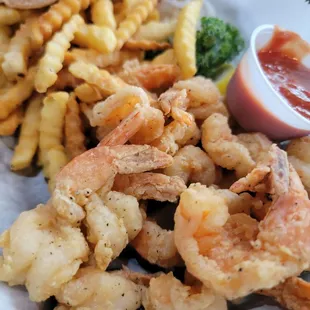 Fried shrimp basket with fries, coleslaw and garlic bread.