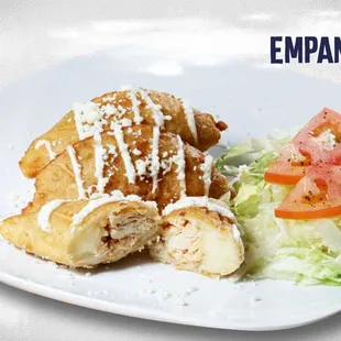 a plate of food with lettuce and tomato