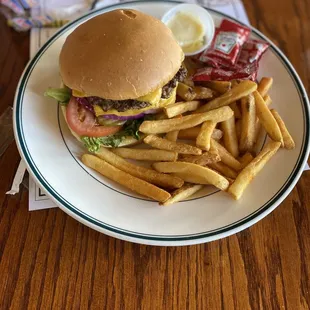 Cheeseburger with fries