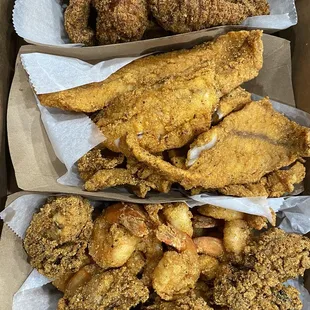 16 Pieces of Fish, 20 Shrimp, 1 Jar of Oysters Family Meal