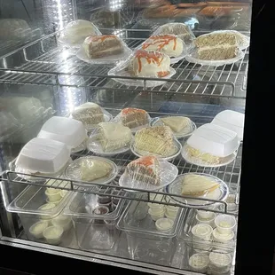 Banana/coconut,carrot, walnut/banana, cake, blueberry cheesecake, Keylime pie, and one or two others. All made in house.
