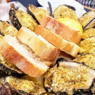 Charcoal grilled oysters ... mighty tasty !