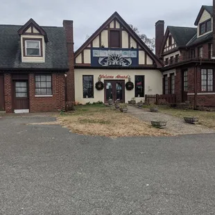 Restaurant in middle