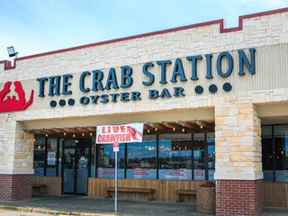 Fish N' Tails Oyster Bar