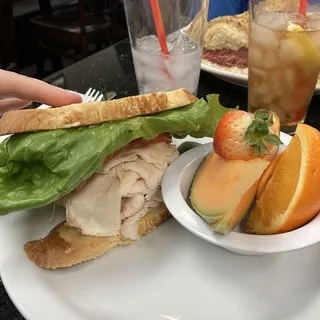 1/2 Roast Turkey Sandwich