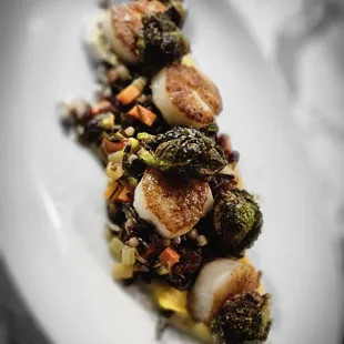 scallops and broccoli