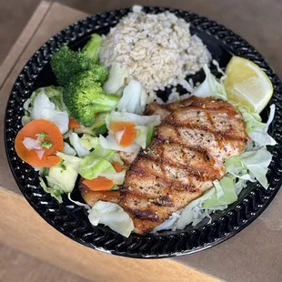 Delicious salmon with peppercorn seasoning... Brown rice and steamed veggies.