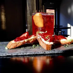 Apiary Negroni and Crostini!