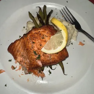 Grilled Salmon Fillet with mashed potatoes