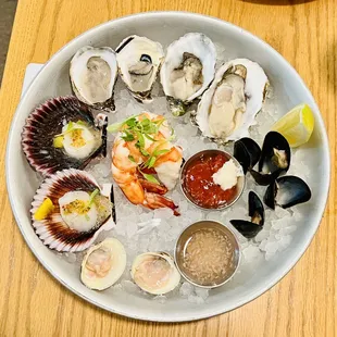 Sampler platter - called "the fish"