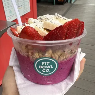 Berry power smoothie bowl