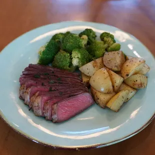 steak, potatoes, and broccoli on a plate