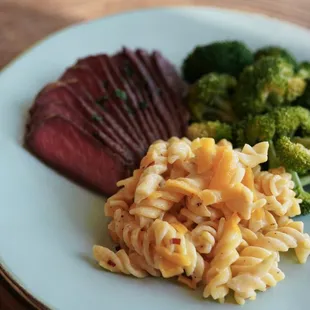 a plate of pasta, beef and broccoli