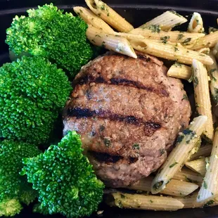 Italian turkey burger w/ whole wheat penne pesto pasta and seasonal veggies - broccoli