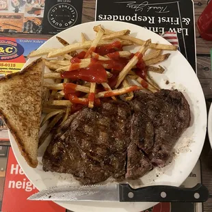 12-14 oz Ribeye toast shoe string fries