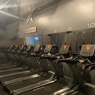 Bootcamp set up with nice clean treadmills!