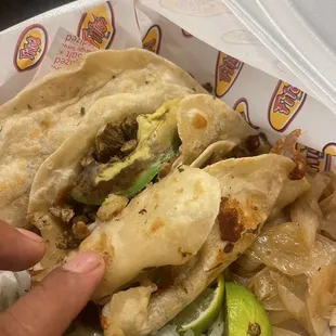 Aguacate ya todo negro pésimo servicio