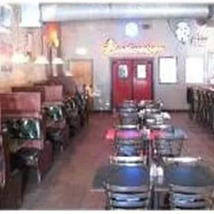 Nice dinning room/bar area