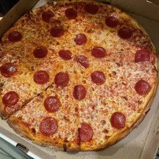 Large pepperoni pizza