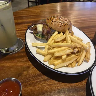 Actually got hot french fries, and a hot sandwich! Everything brought out same time