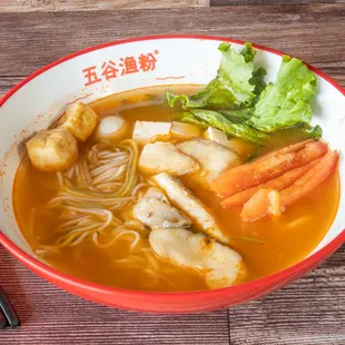 Grain rice noodles in tomato soup with tilapia.