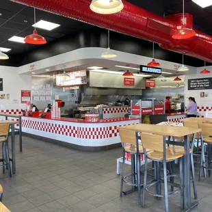 the interior of a fast food restaurant