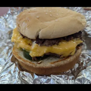 Cheeseburger (jalapeños, onions, A-1)