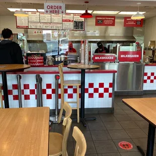 the inside of a fast food restaurant