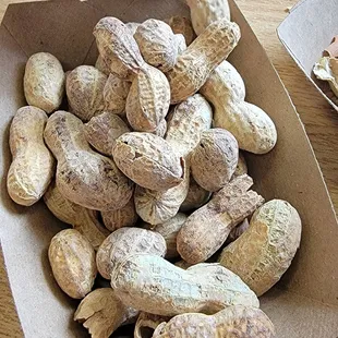 Peanuts! They are salted~