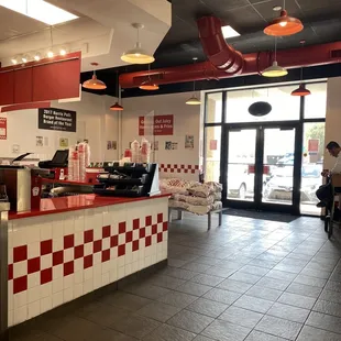the inside of a fast food restaurant