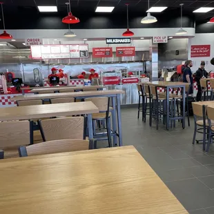 the inside of a fast food restaurant