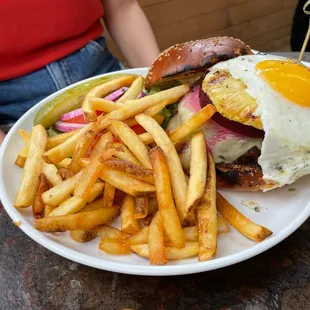 Acclaimed 5 Leaves Burger