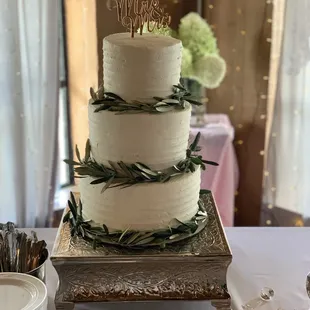 Fun fetti wedding cake.