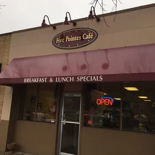 breakfast and lunch specials