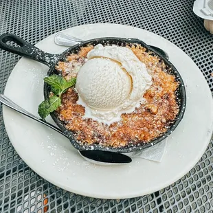 Peach Berry Crumble with Ice Cream