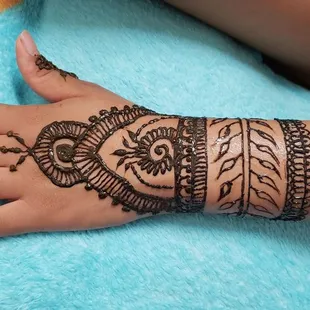 Henna design