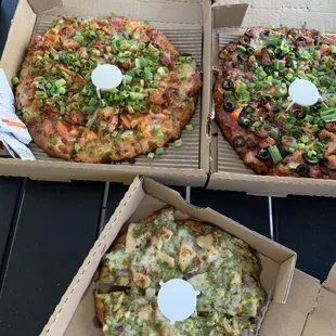 chicken tikka masala, Gilroy Tuscan and pesto pizza
