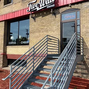 The entrance from the outside / front