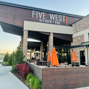 the outside of the restaurant