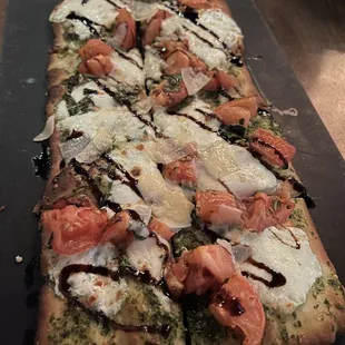 margherita flatbread