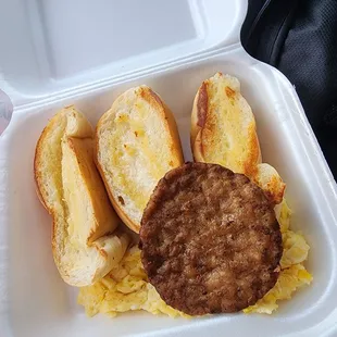 Huevos, salchichha, y tostadas