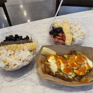 Cacao bowl, arlys island bowl and the egg toast. So yummy! I love the hot sauce