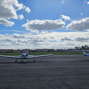 outside back patio! cool planes and a view of them flying