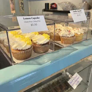 Lemon cupcakes soooo good!